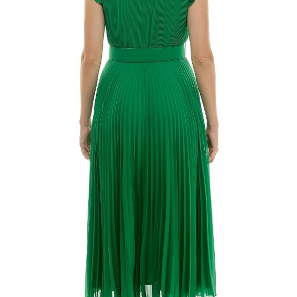 Elegant Green Pleated Dress - Picture 2 of 5